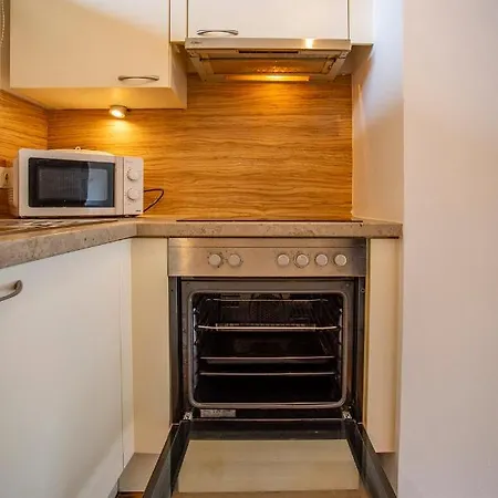 Central + Free Parking Spot Apartmán