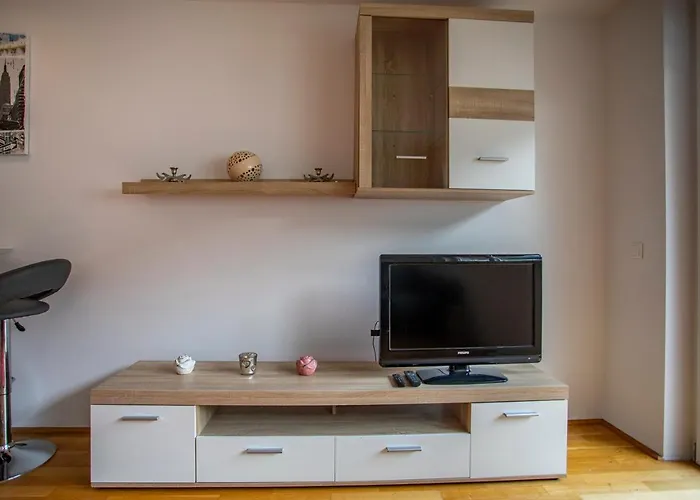 Central + Free Parking Spot شقة فلبمس