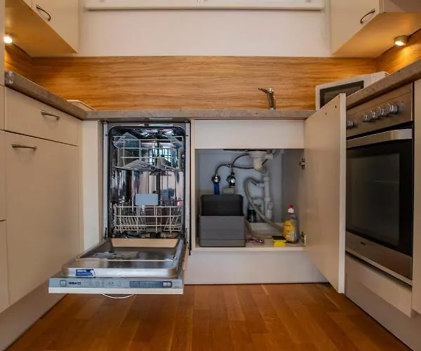 Central + Free Parking Spot